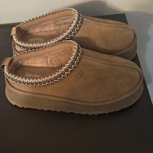 UGG Women’s Tan Slip-On Tazz